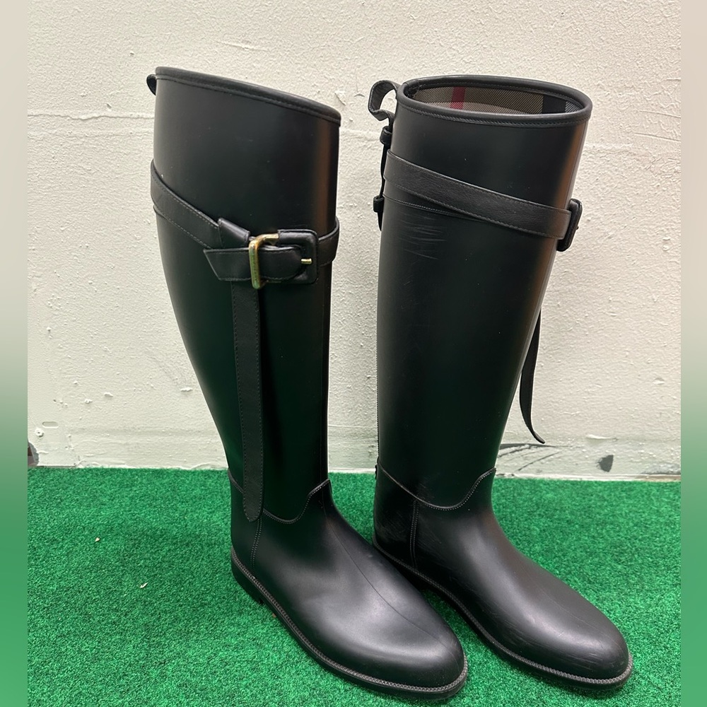 Burberry Belted Rain boots Size 37